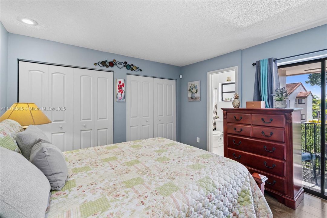 Active With Contract: $2,300 (2 beds, 2 baths, 1020 Square Feet)