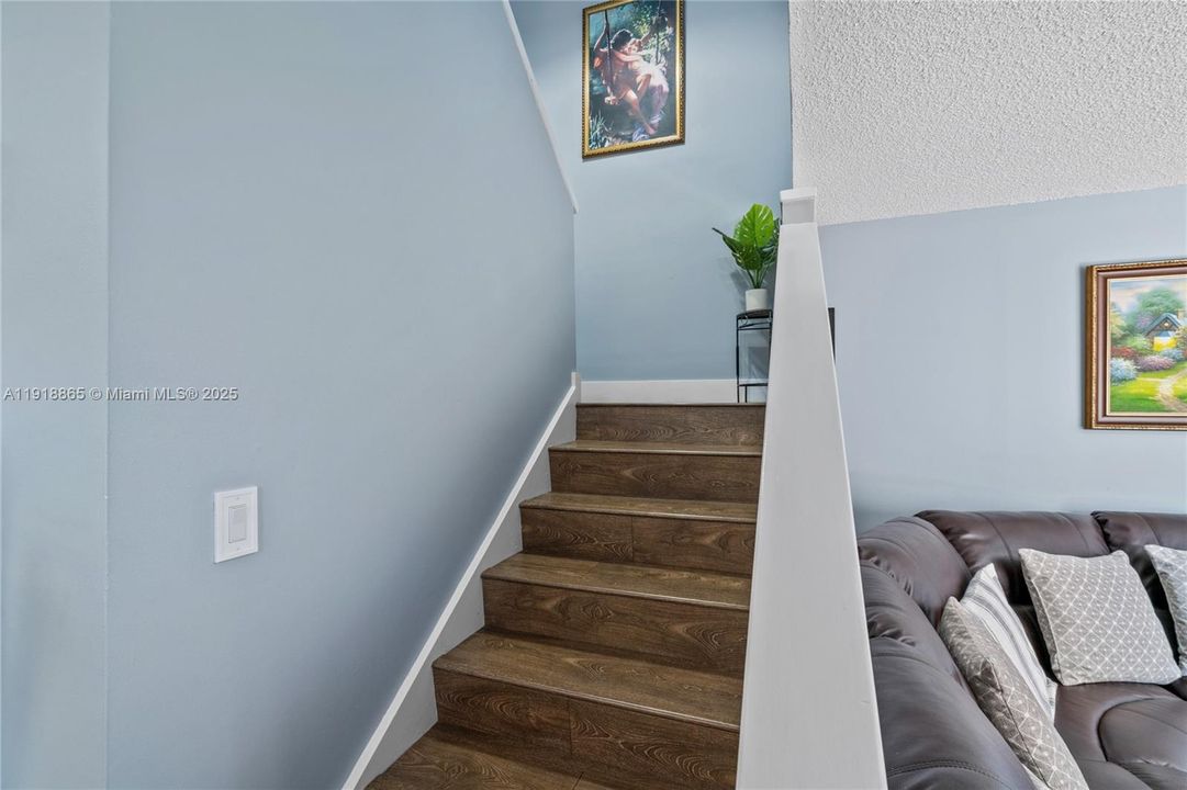 Active With Contract: $2,300 (2 beds, 2 baths, 1020 Square Feet)