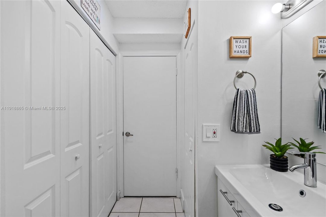 Active With Contract: $2,300 (2 beds, 2 baths, 1020 Square Feet)