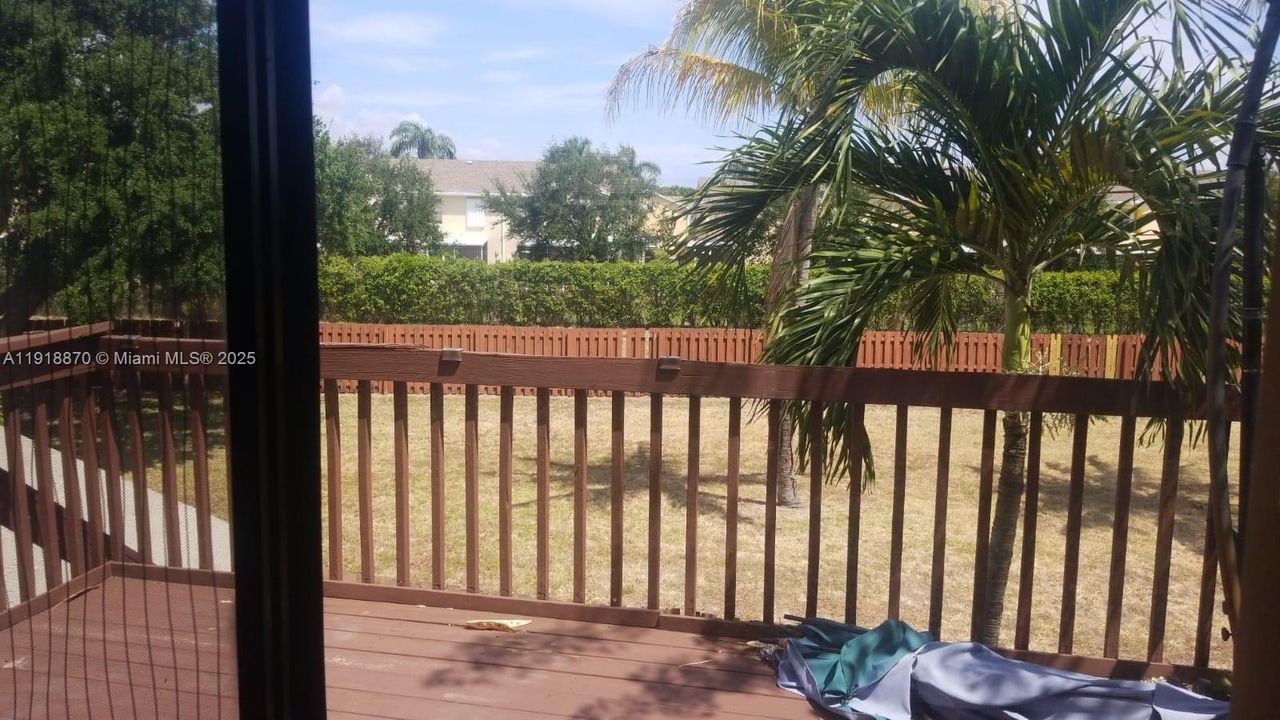 For Rent: $1,800 (2 beds, 2 baths, 864 Square Feet)