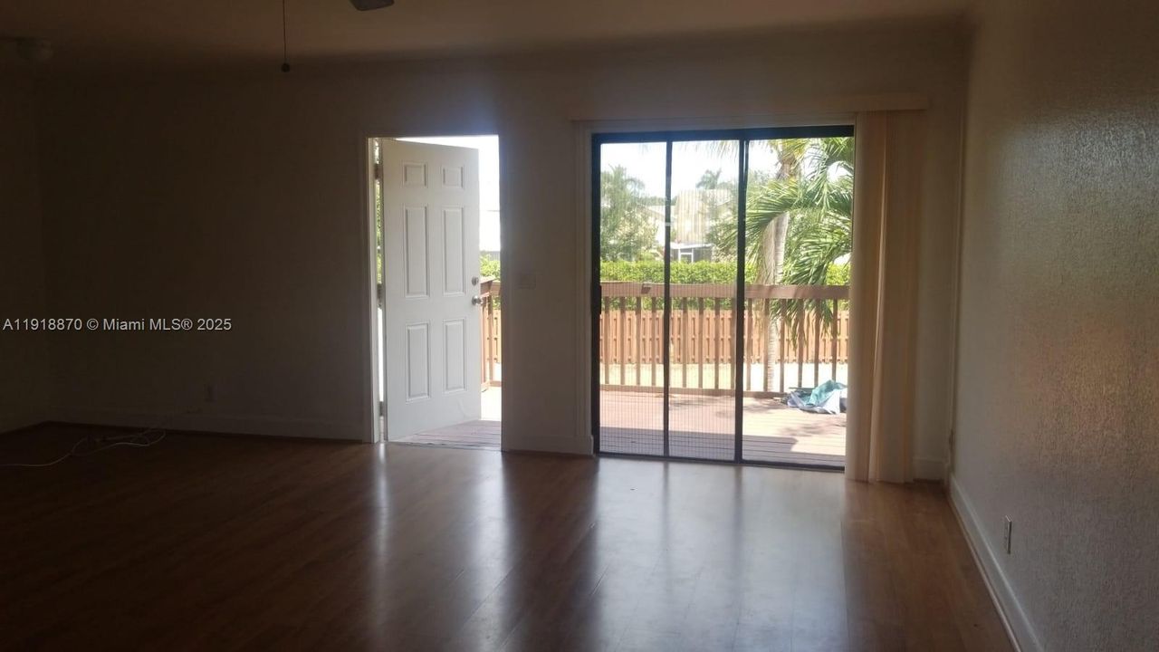 For Rent: $1,800 (2 beds, 2 baths, 864 Square Feet)