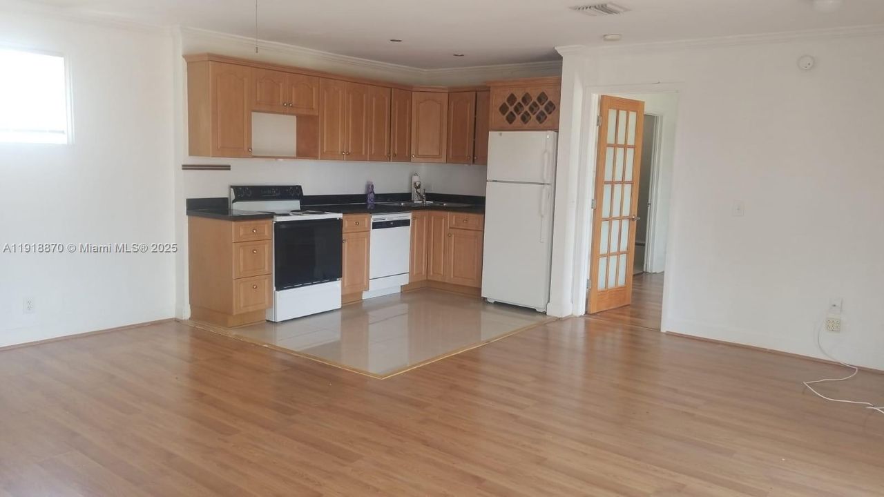 For Rent: $1,800 (2 beds, 2 baths, 864 Square Feet)