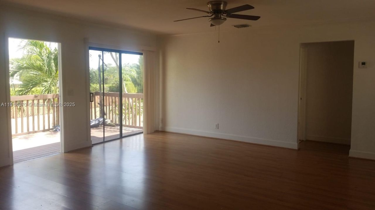 For Rent: $1,800 (2 beds, 2 baths, 864 Square Feet)