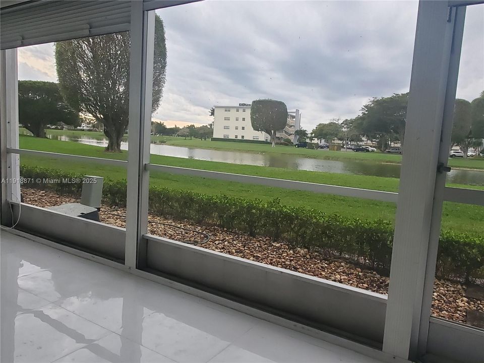 合同活跃: $1,620 (2 贝兹, 1 浴室, 861 平方英尺)