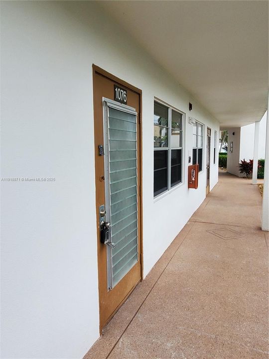 合同活跃: $1,620 (2 贝兹, 1 浴室, 861 平方英尺)