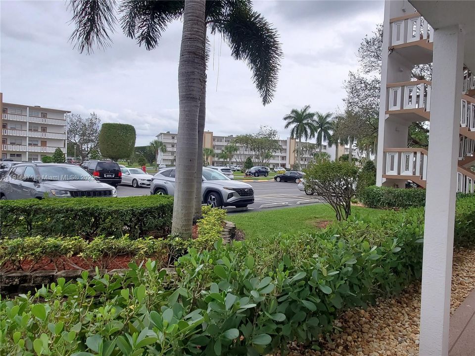 合同活跃: $1,620 (2 贝兹, 1 浴室, 861 平方英尺)