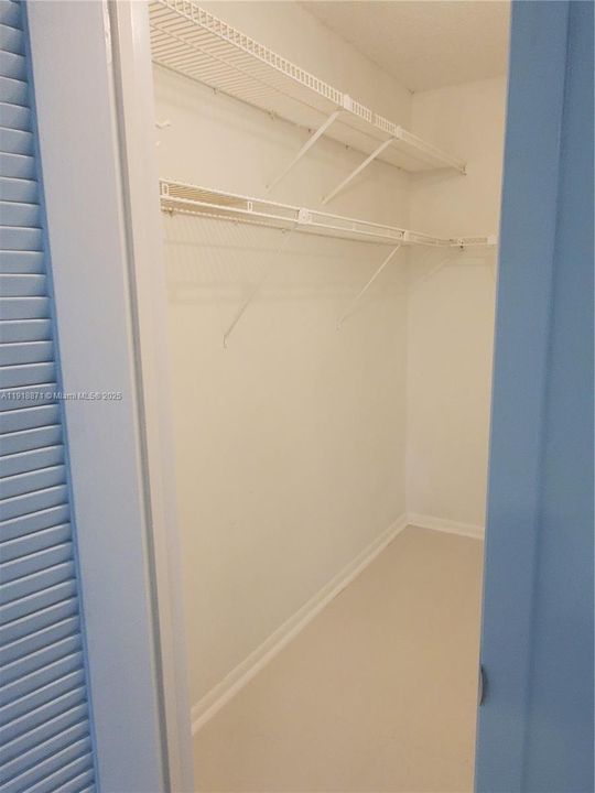 合同活跃: $1,620 (2 贝兹, 1 浴室, 861 平方英尺)