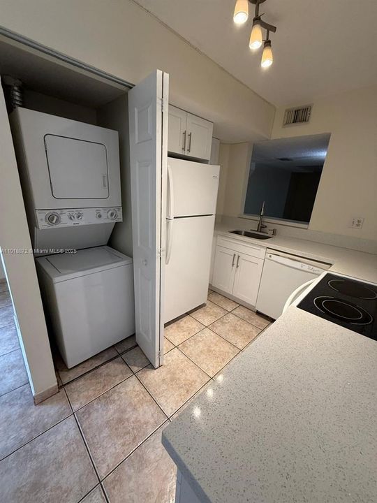 Active With Contract: $2,700 (3 beds, 2 baths, 1310 Square Feet)