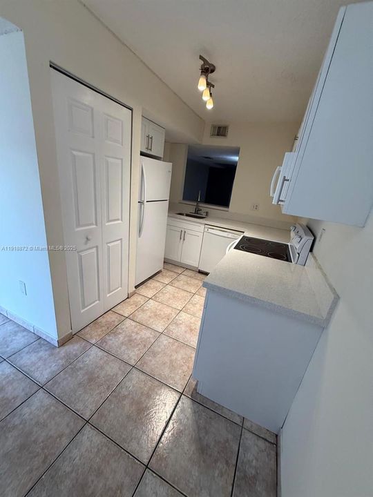 Active With Contract: $2,700 (3 beds, 2 baths, 1310 Square Feet)