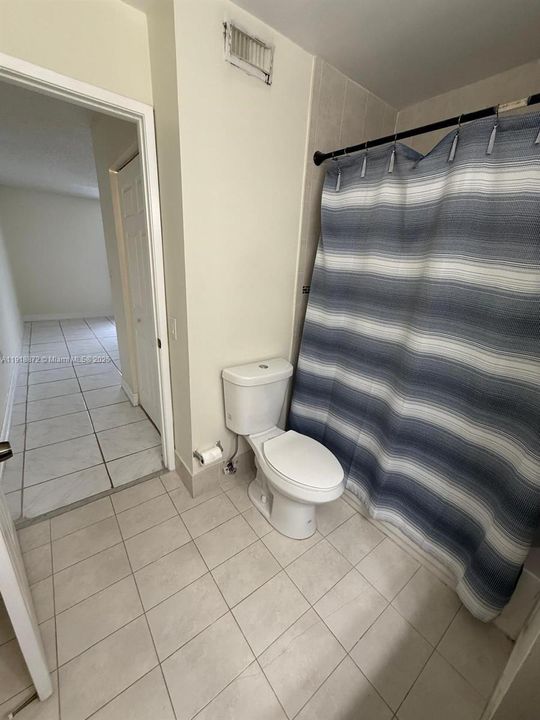 Active With Contract: $2,700 (3 beds, 2 baths, 1310 Square Feet)