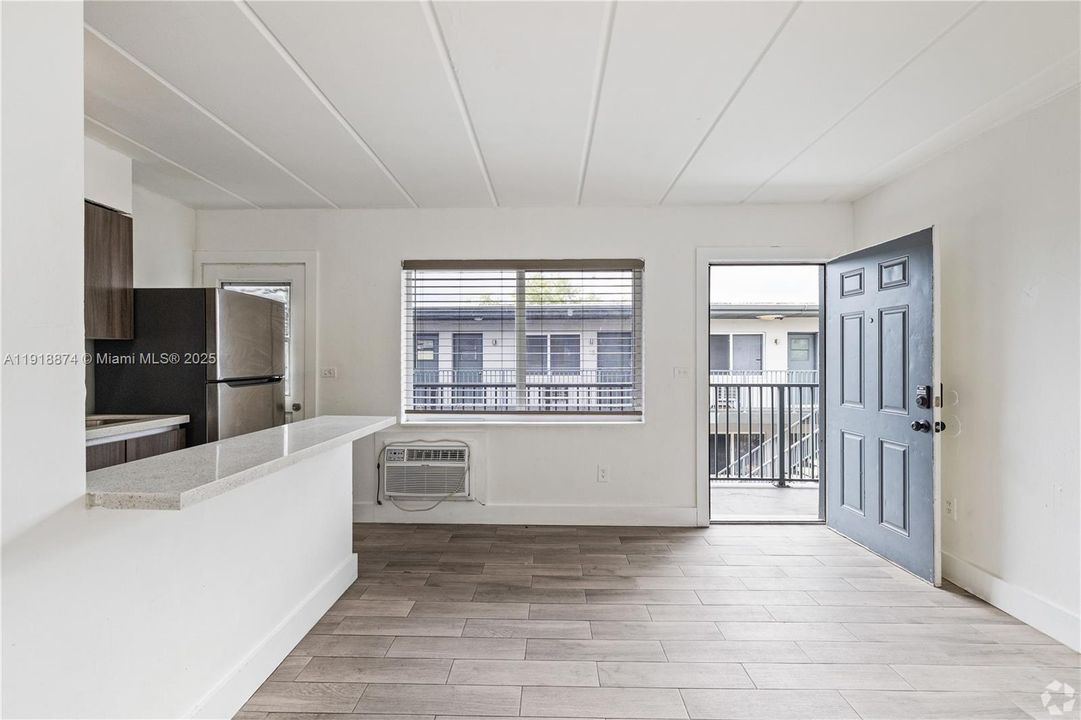 Active With Contract: $1,850 (1 beds, 1 baths, 0 Square Feet)