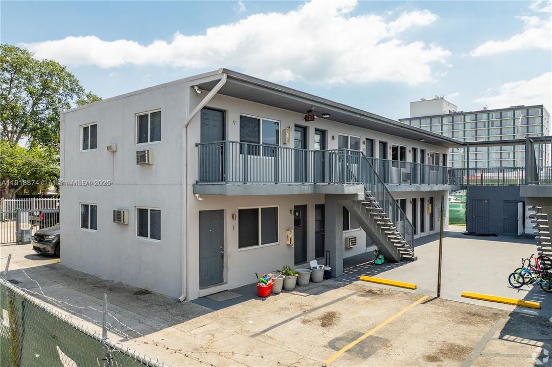 Active With Contract: $1,850 (1 beds, 1 baths, 0 Square Feet)