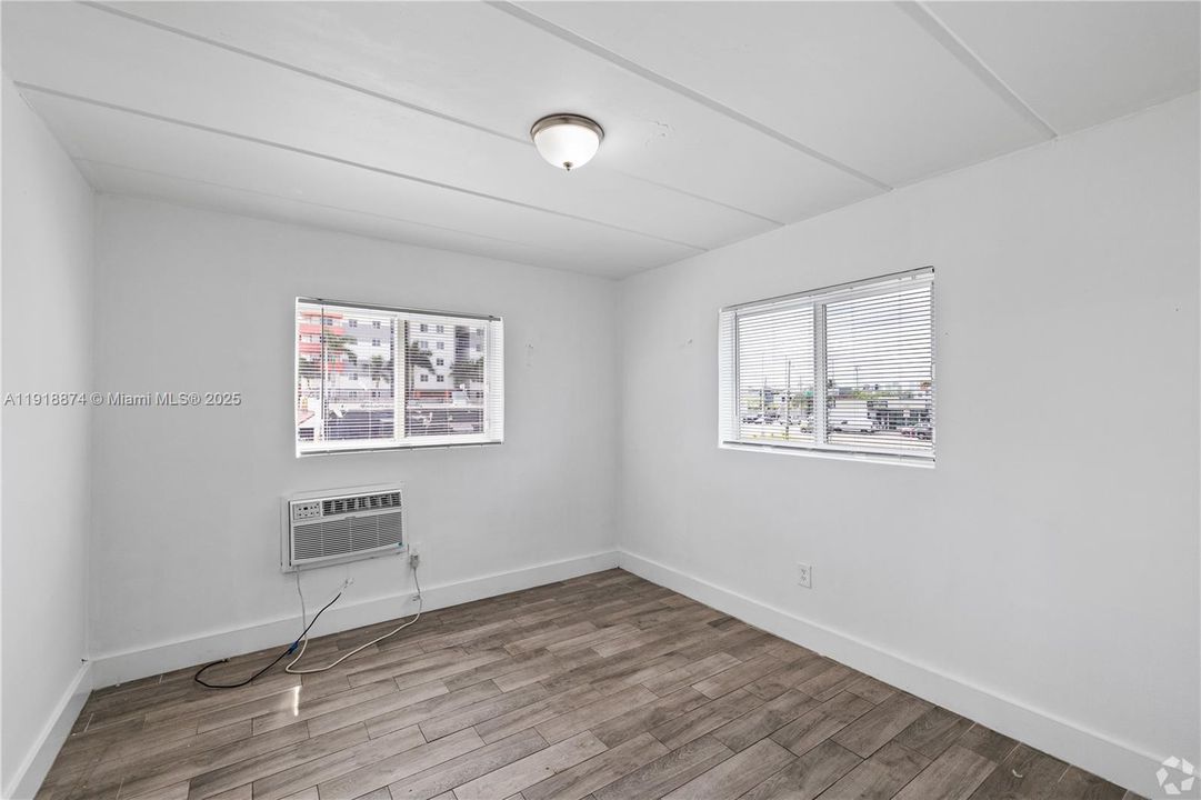 Active With Contract: $1,850 (1 beds, 1 baths, 0 Square Feet)
