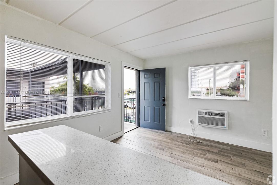 Active With Contract: $1,850 (1 beds, 1 baths, 0 Square Feet)