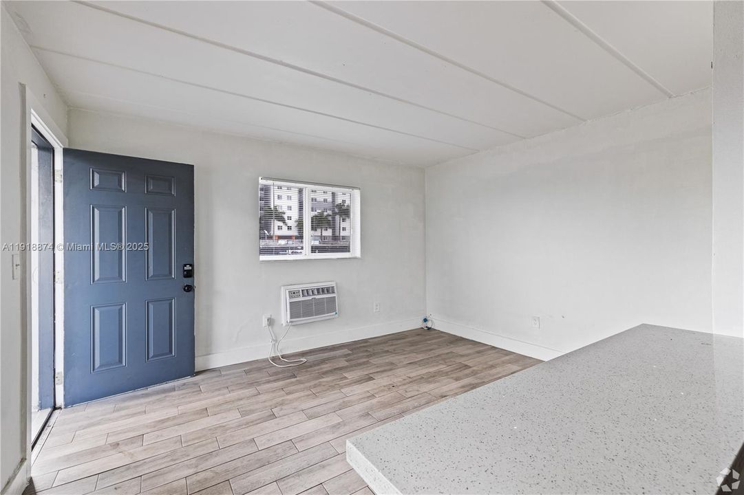 Active With Contract: $1,850 (1 beds, 1 baths, 0 Square Feet)