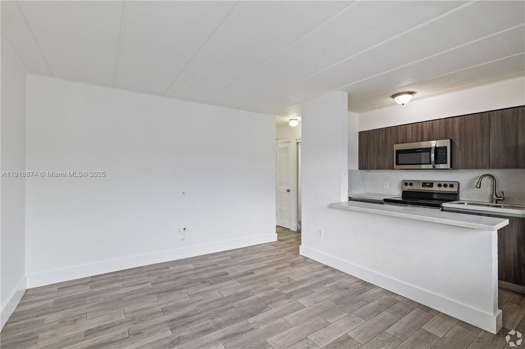 Active With Contract: $1,850 (1 beds, 1 baths, 0 Square Feet)