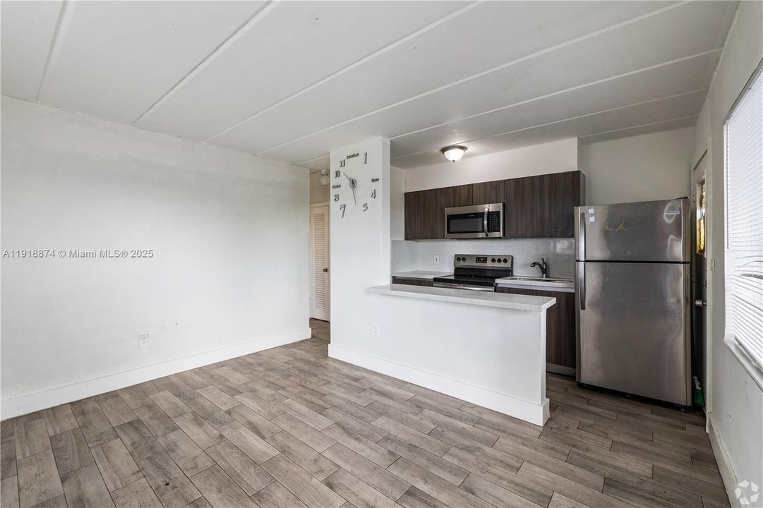 Active With Contract: $1,850 (1 beds, 1 baths, 0 Square Feet)