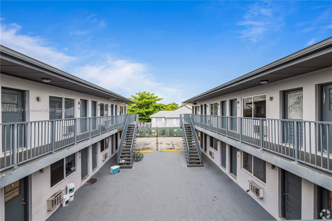 Active With Contract: $1,850 (1 beds, 1 baths, 0 Square Feet)
