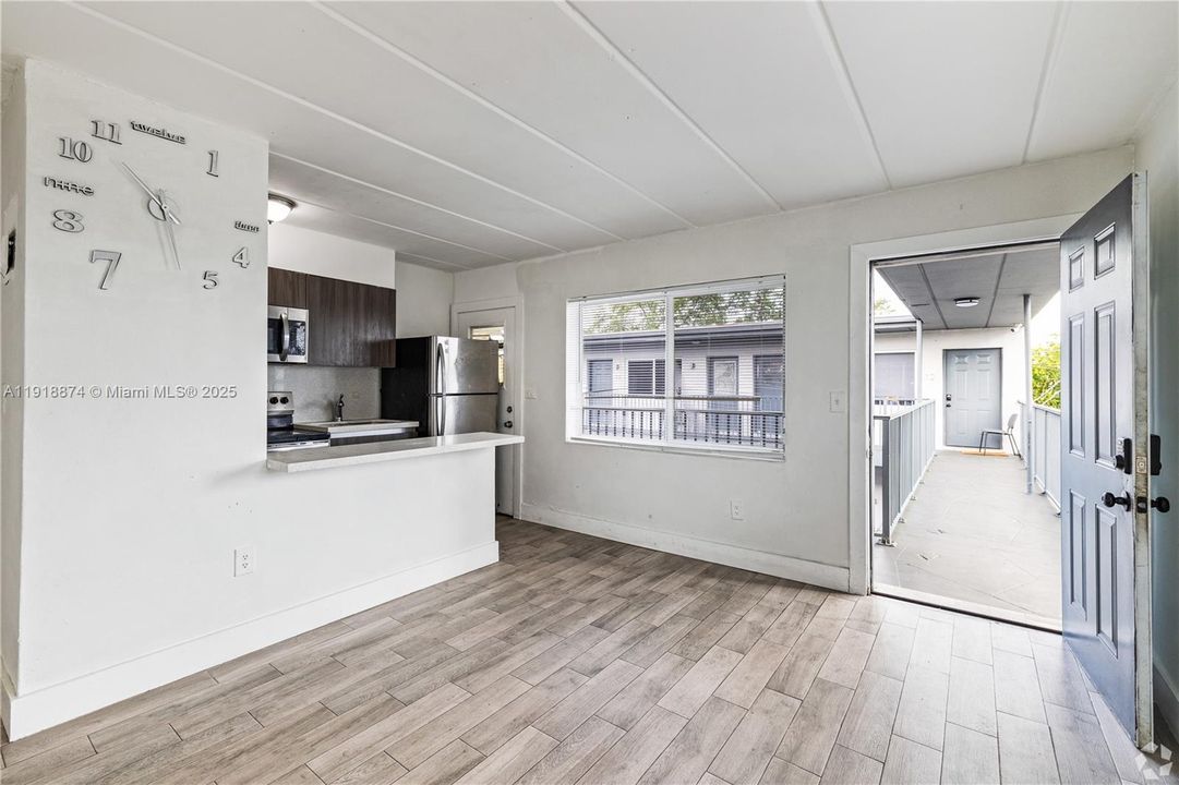 Active With Contract: $1,850 (1 beds, 1 baths, 0 Square Feet)