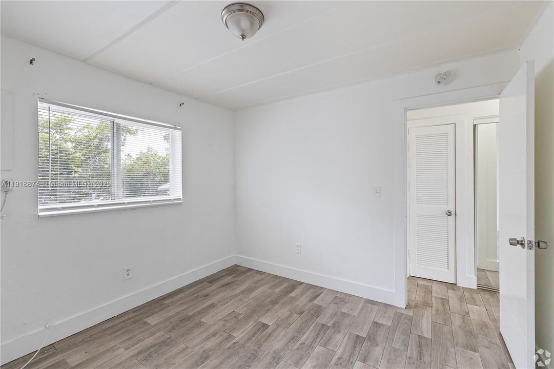 Active With Contract: $1,850 (1 beds, 1 baths, 0 Square Feet)