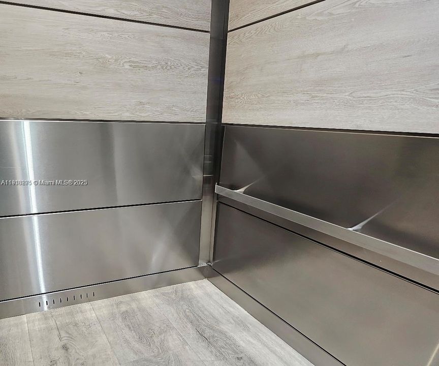 Active With Contract: $1,850 (1 beds, 1 baths, 810 Square Feet)