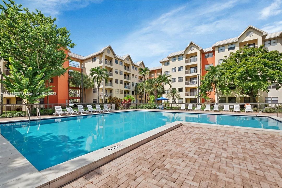 Active With Contract: $1,850 (1 beds, 1 baths, 810 Square Feet)