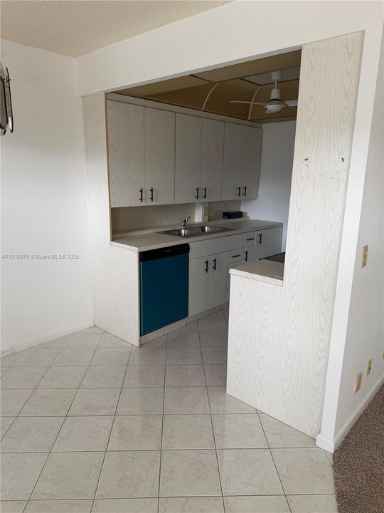 For Rent: $1,550 (2 beds, 1 baths, 861 Square Feet)