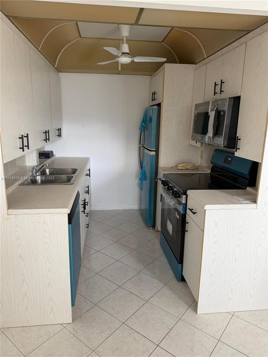 For Rent: $1,550 (2 beds, 1 baths, 861 Square Feet)