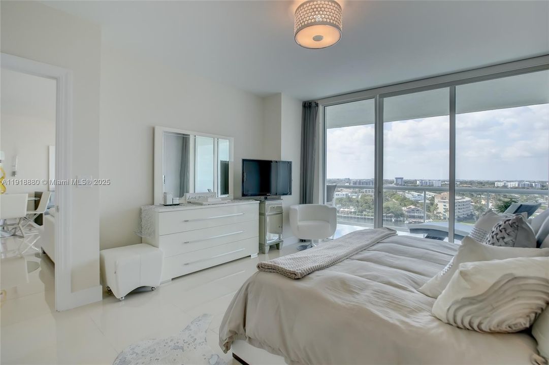 For Rent: $6,000 (2 beds, 2 baths, 1442 Square Feet)