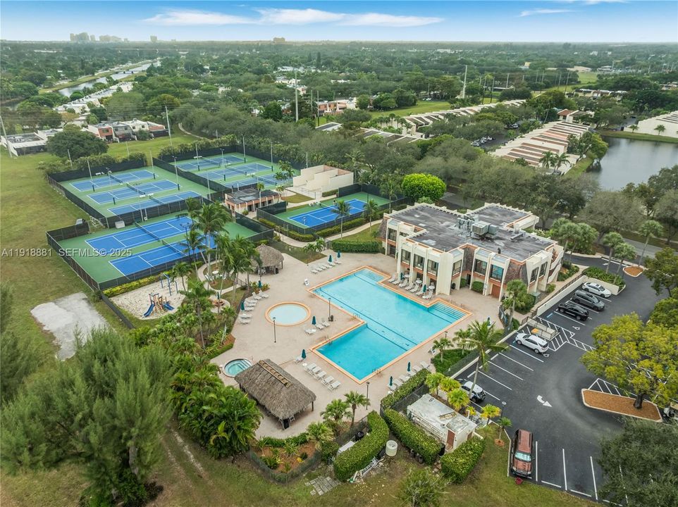 出租: $3,500 (3 贝兹, 2 浴室, 1669 平方英尺)