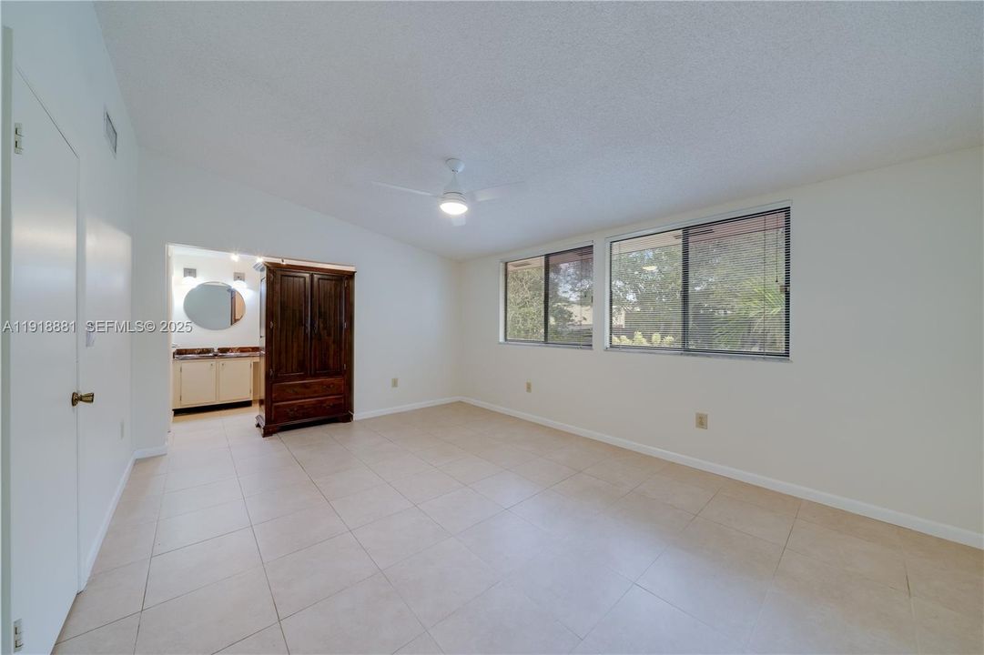 出租: $3,500 (3 贝兹, 2 浴室, 1669 平方英尺)