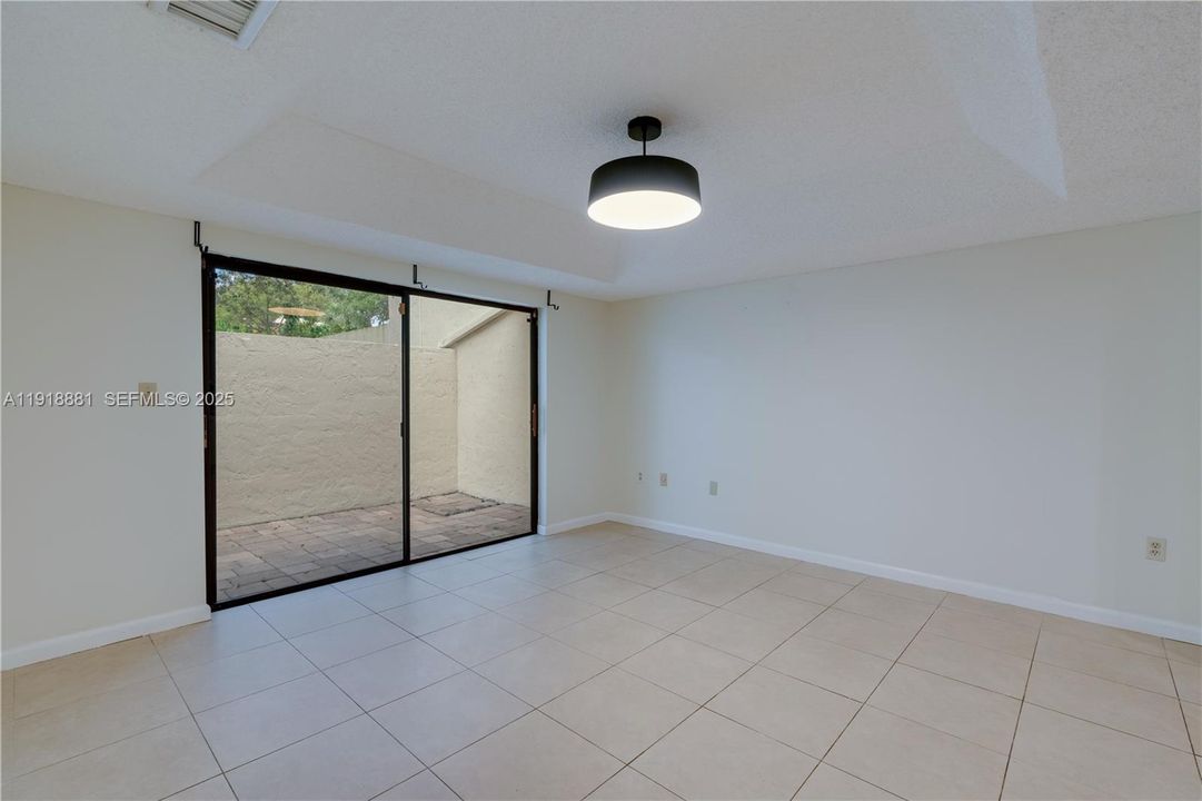 出租: $3,500 (3 贝兹, 2 浴室, 1669 平方英尺)