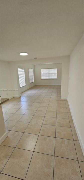 出租: $2,350 (4 贝兹, 2 浴室, 1676 平方英尺)