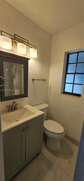 出租: $2,350 (4 贝兹, 2 浴室, 1676 平方英尺)