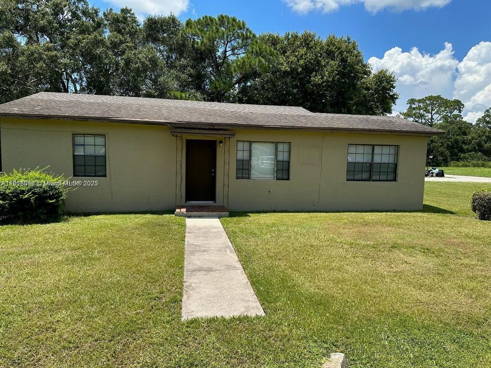 For Rent: $2,650 (4 beds, 2 baths, 1676 Square Feet)