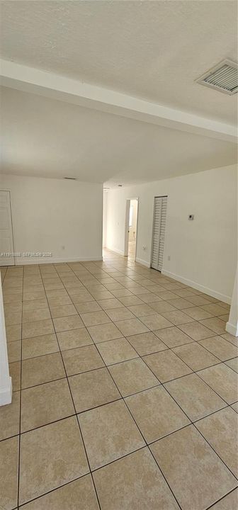 出租: $2,350 (4 贝兹, 2 浴室, 1676 平方英尺)