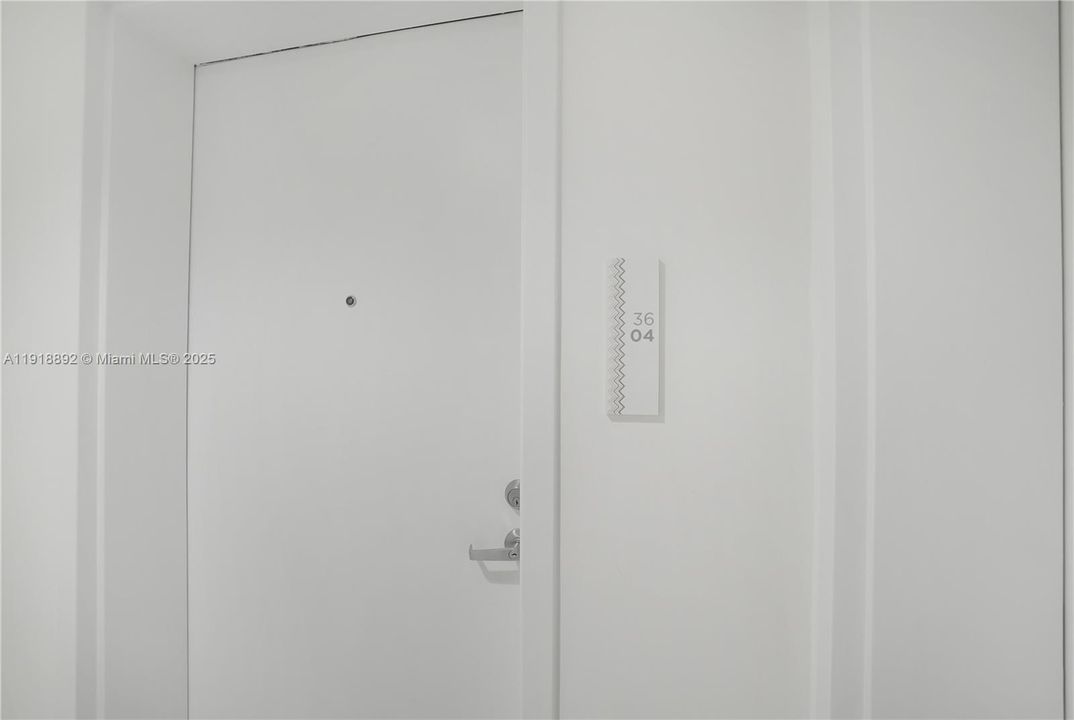 Recently Rented: $5,500 (1 beds, 1 baths, 680 Square Feet)