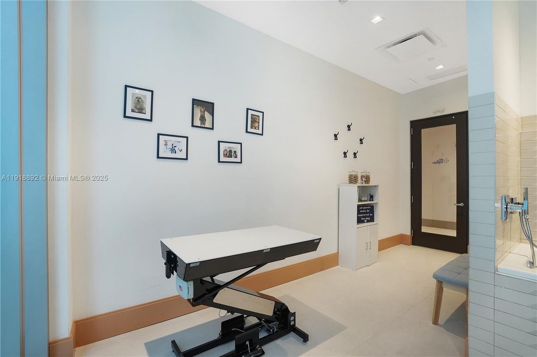 Recently Rented: $5,500 (1 beds, 1 baths, 680 Square Feet)