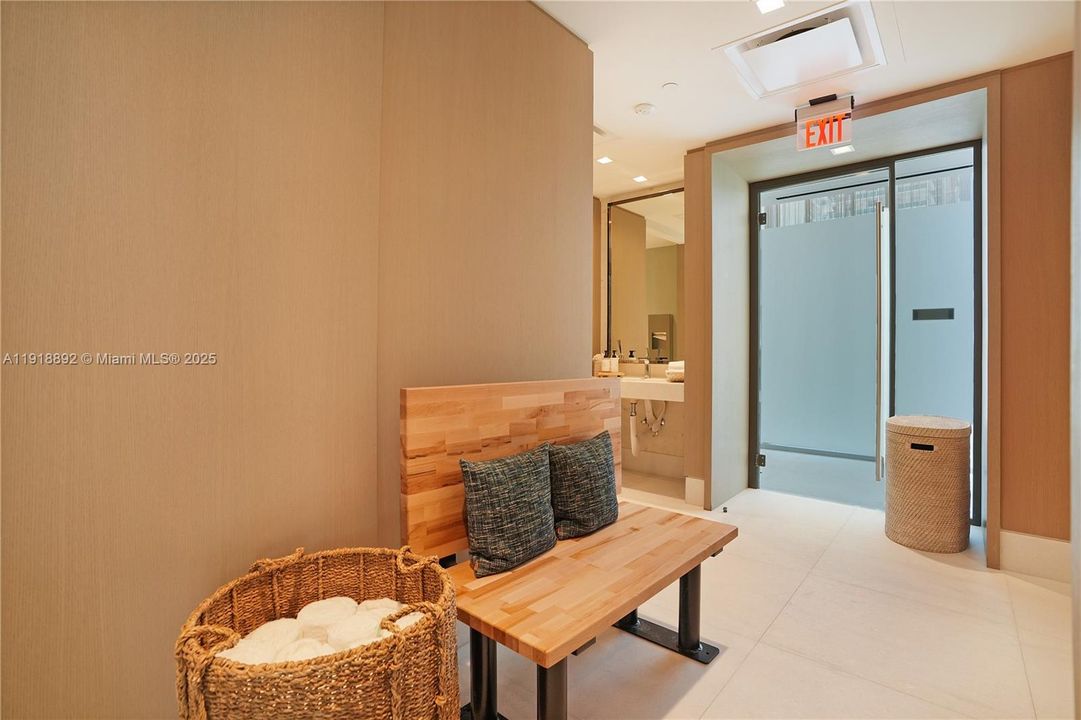 Recently Rented: $5,500 (1 beds, 1 baths, 680 Square Feet)