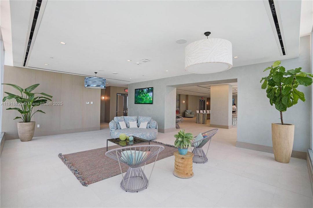 Recently Rented: $5,500 (1 beds, 1 baths, 680 Square Feet)