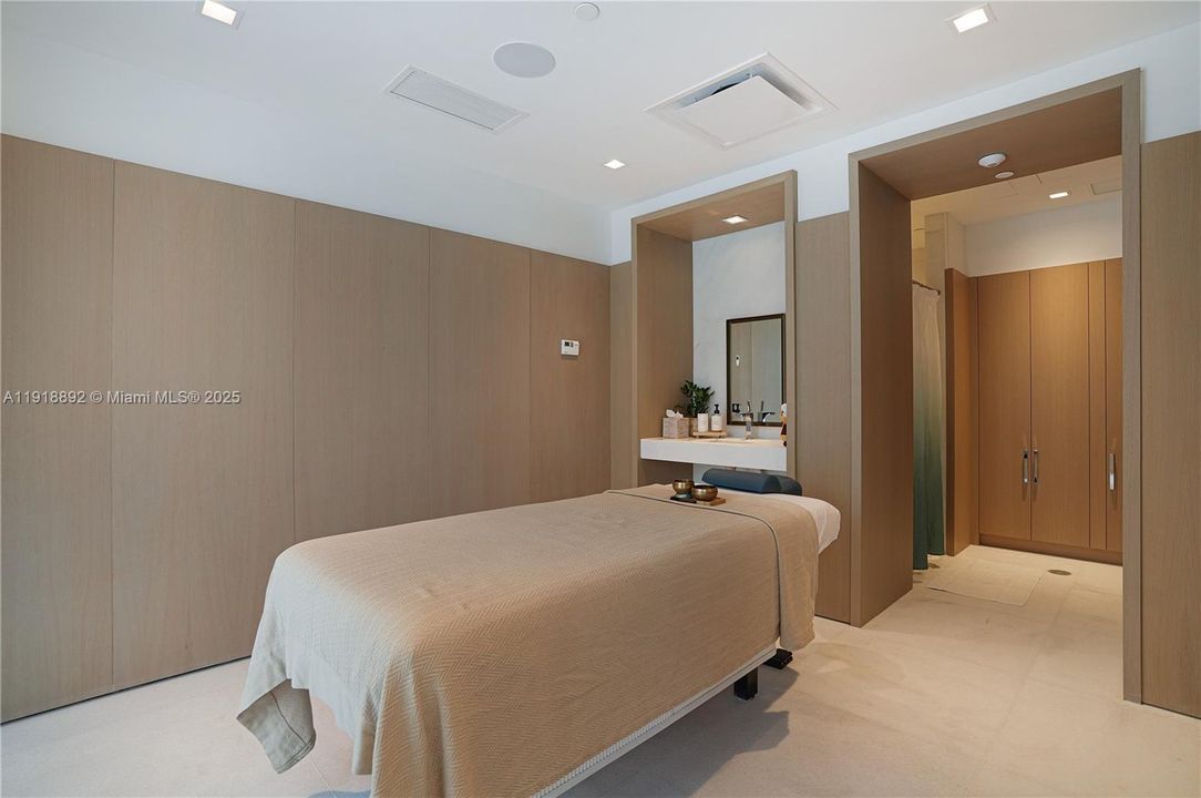 Recently Rented: $5,500 (1 beds, 1 baths, 680 Square Feet)