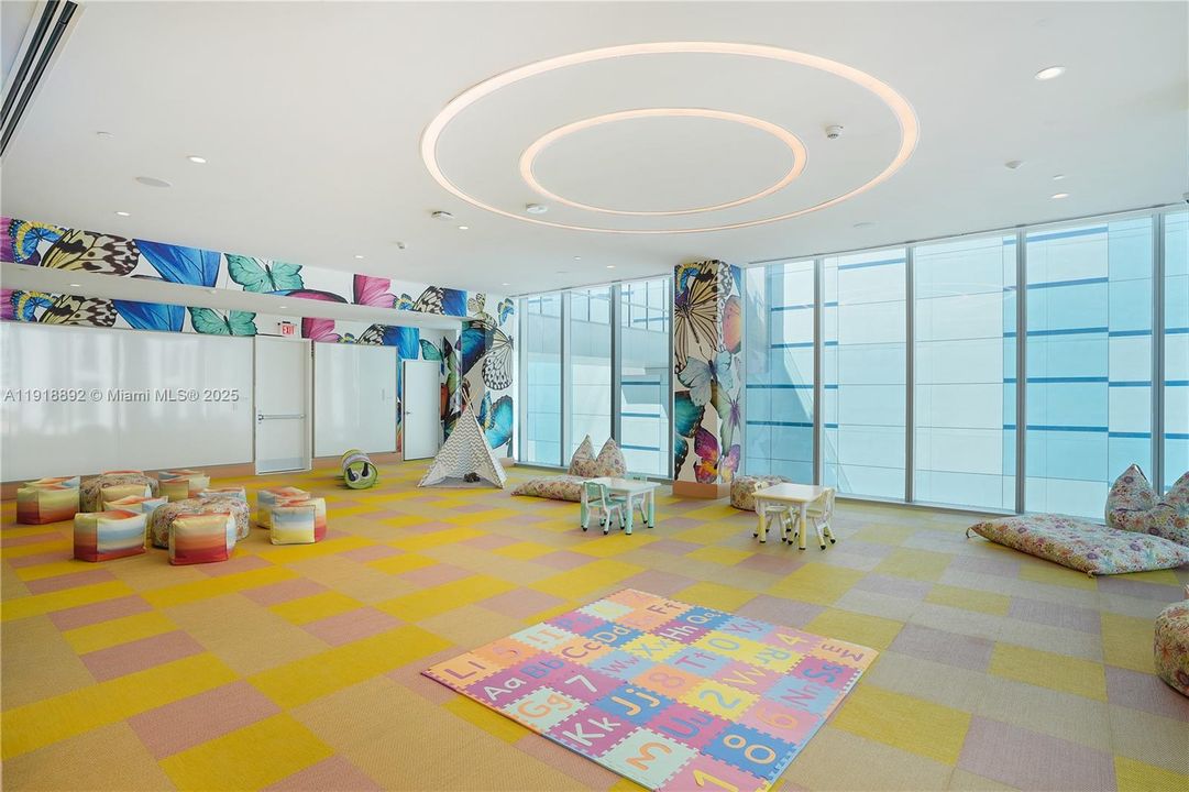 Recently Rented: $5,500 (1 beds, 1 baths, 680 Square Feet)