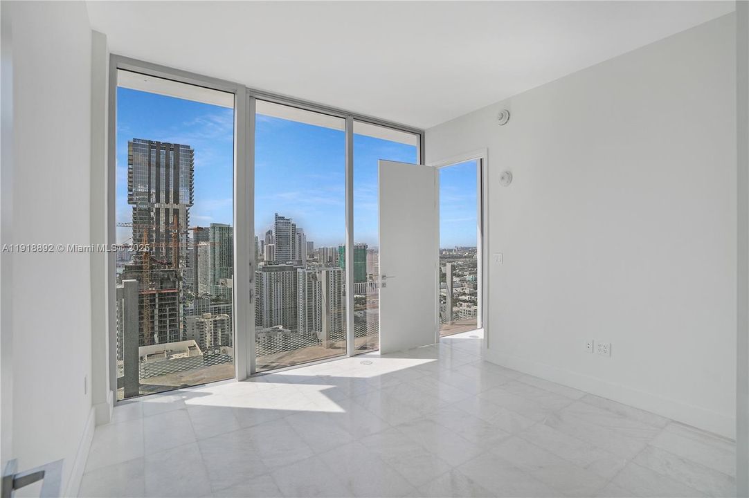 Recently Rented: $5,500 (1 beds, 1 baths, 680 Square Feet)