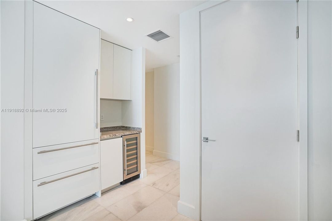 Recently Rented: $5,500 (1 beds, 1 baths, 680 Square Feet)