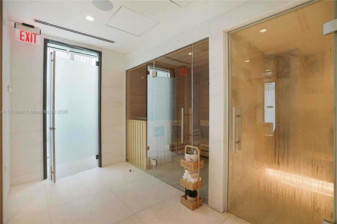 Recently Rented: $5,500 (1 beds, 1 baths, 680 Square Feet)