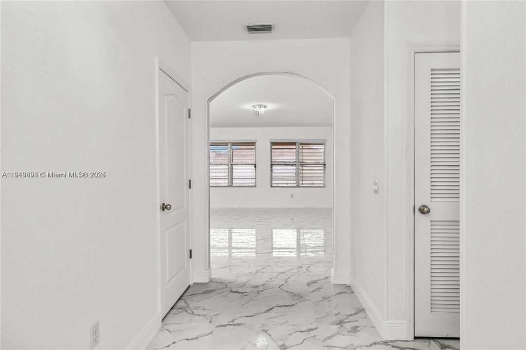 На продажу: $420,000 (4 спален, 2 ванн, 0 Квадратных фут)