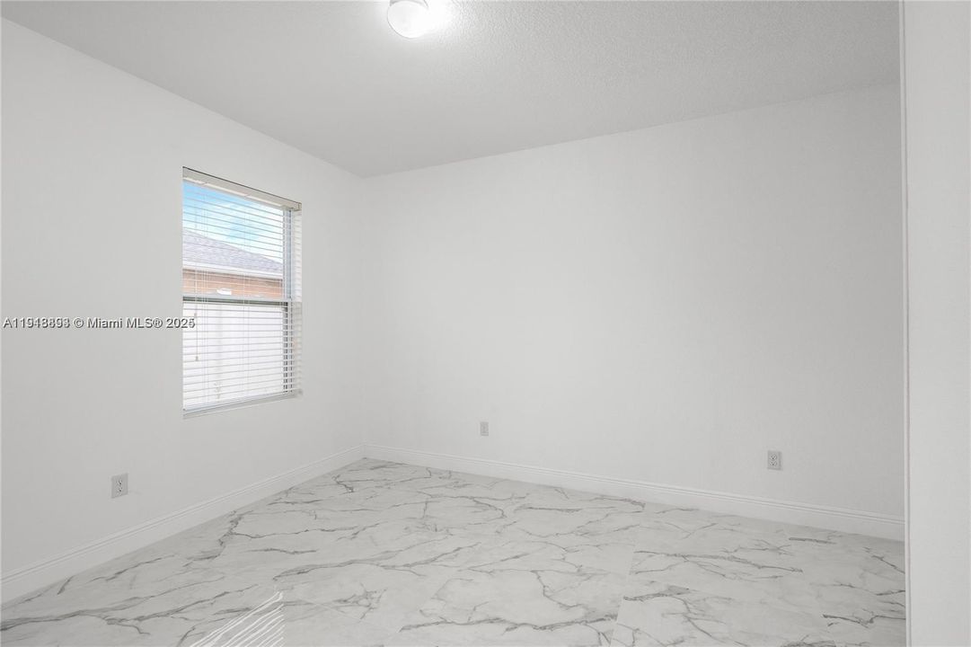 На продажу: $420,000 (4 спален, 2 ванн, 0 Квадратных фут)