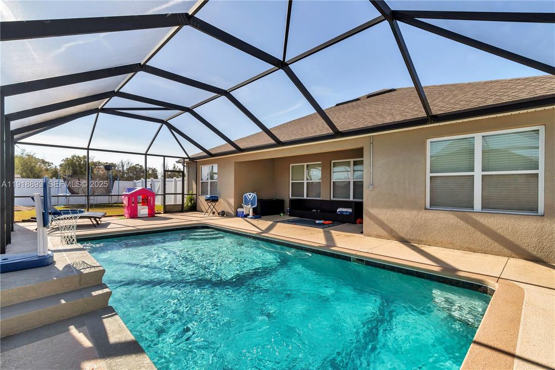 待售: $420,000 (4 贝兹, 2 浴室, 0 平方英尺)