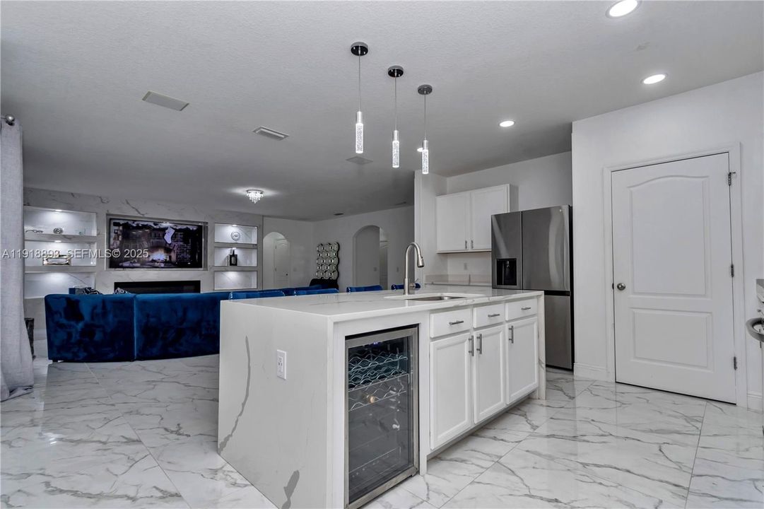 待售: $420,000 (4 贝兹, 2 浴室, 0 平方英尺)