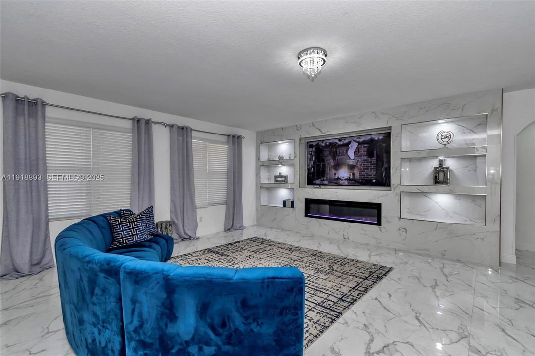 待售: $420,000 (4 贝兹, 2 浴室, 0 平方英尺)